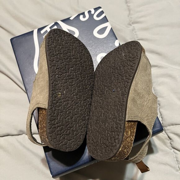 OshKosh B'gosh Bruno Sandals Tan Toddler Size 6 with Box - Picture 7 of 11